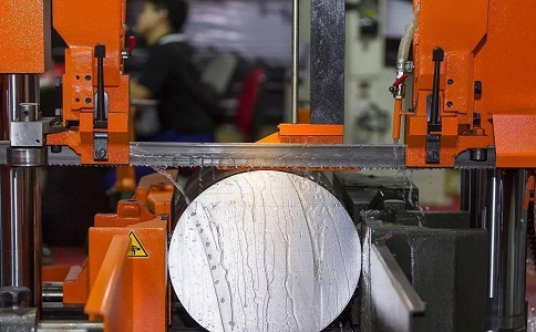 从化立式金属带锯床切削出现跑带故障解决方法！